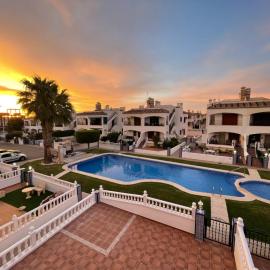 Casa de sueños with private roof terrace and jacuzzi, hotel in Orihuela Costa