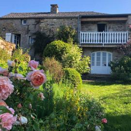 Maisonnette de charme Les Jardins de Lou, hotel em Boussac