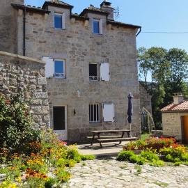 Gite les ducs, hotel a Mialanes