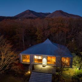 NASU PRIVATE FOREST: 広大な森の中のモダンハウス