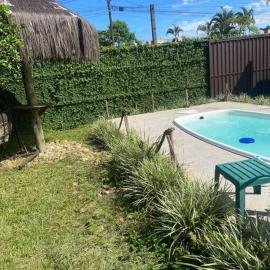 Casa com piscina a 500 metros da praia