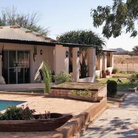 Orpheus Inn & Glamping, hotel a Kaneb Pos