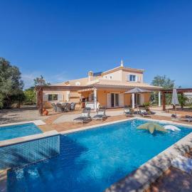 Stunning Countryside Villa w Private Garden & Pool, hotel di Alte