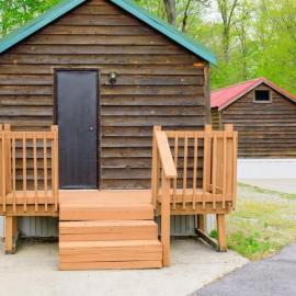 Charming Log Cabin in Bloomington, hotel in Bloomington