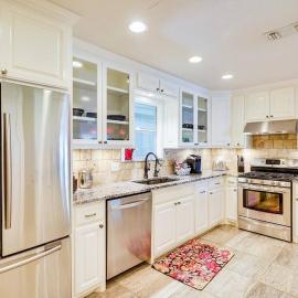 HOT TUB - Beautifully Renovated Home in West Texas