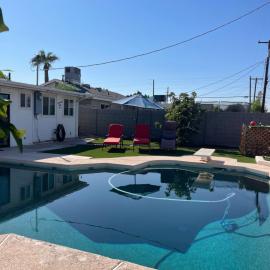 Viesnīca Cozy Home with Sparkling Pool/Pet Friendly pilsētā Mesa