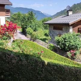 Belle maison traditionnelle - Les Chavonnes, hotel in Courchevel