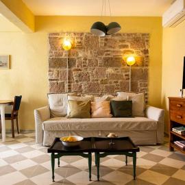 Ayvalık merkezde bahçe kullanımlı daire, hotel in Ayvalık
