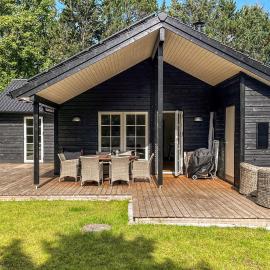 3 Bedroom Awesome Home In Tisvildeleje, хотел в Тисвилделейе