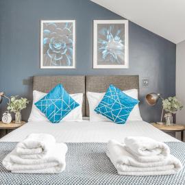 Stylish 1 Bed Apt , central , pkg, perfect for long stays