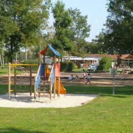 Paradis Des Dombes, מלון בSandrans