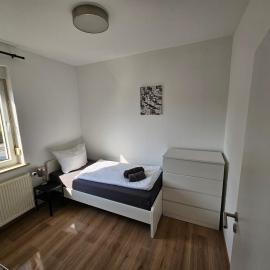 High Moon Apartment House in Nienburg with Wifi, viešbutis mieste Grimschleben