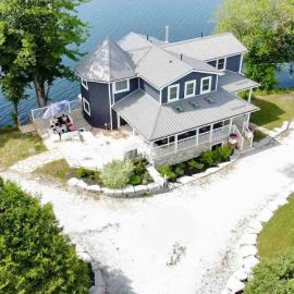 Waterfront Cottage w Sauna on Sharbot Lake, hotel u gradu Sharbot Lake