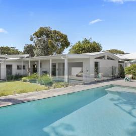 Heated Swimming Pool and Walk To Beach