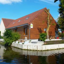 Gîte spacieux avec jardin, barque, et label tourisme handicap - Marais Audomarois - FR-1-376-72: Saint-Omer şehrinde bir otel