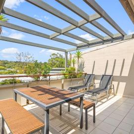 Surf at Avalon Beach and Laze on the Private Terrace, Hotel in Avalon