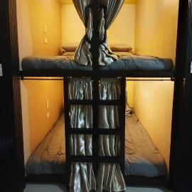 C Place - Capsule B - Upper, hotel en Manila