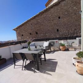 Apartamentos Elegancia، فندق في Agost