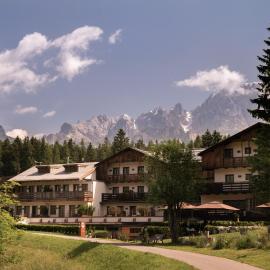 Rosapetra SPA Resort - Small Luxury Hotels of the World, hotel in Cortina dʼAmpezzo