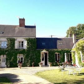 Le Clos des Tilleuls - Gite 10 people, hotelli kohteessa Francueil