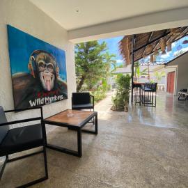 Wild Monkeys Hostel, khách sạn ở Moalboal
