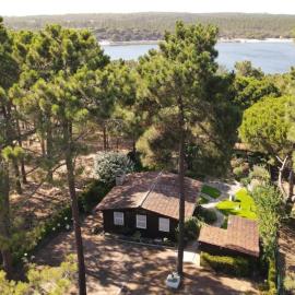 Casa da Lagoa - House by the Lagoon with Direct Access to the Beach