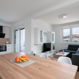 CROWONDER Luxury Pag New Apartments with Seaview, hotel in Pag