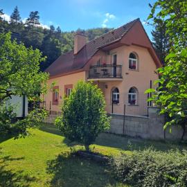Chata Remata 879, hotel a Handlová