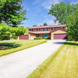 Family-friendly cottages by Lake Bella Vista, hotel a Rockford