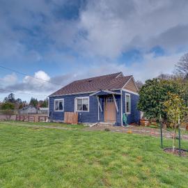 'Blackberry Cottage' w/ Yard Near Westport & Beach