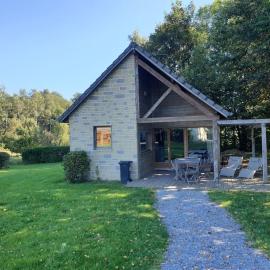 Gîte n° 20, en pleine nature, frontalier, hotel in Signy-le-Petit