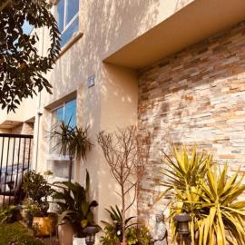 Hostal Damatierra CasaHuespedes، فندق في لوس أنجلوس