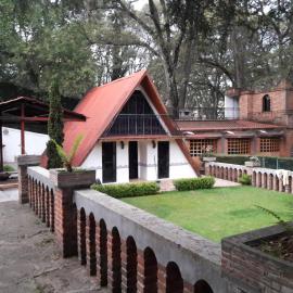 Cabaña de bosque con alberca, hotel in Tlazala de Fabela