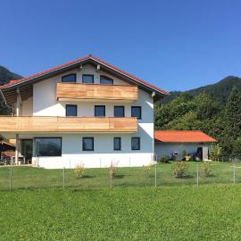 5-Sterne Active Ferienwohnung Chiemgau, hotel u gradu Markvartštajn
