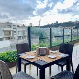 Ambato में, होटल Departamento con jacuzzi, balcón, lavadora y garage