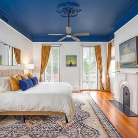 Charming Historic District Parlor Level Apartment, hotel em Savannah
