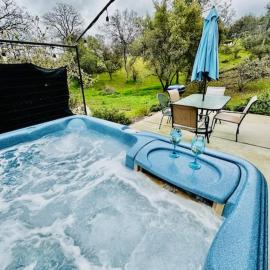 The Lighthouse Pet Friendly Hot Tub BBQ Sleeps 11