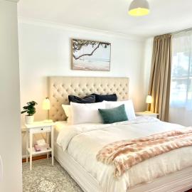 Sunshine Retreat Modern 3BR Haven, Hotel in St Marys