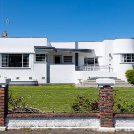 Art Deco Charm - Amazing River Views Inner City, hotel in Gisborne
