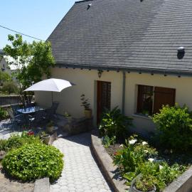 Charmant gîte à Vouvray avec 2 chambres et jardin - FR-1-381-167, hotel in Vouvray