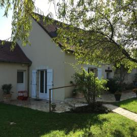 Charmante maison Touraine avec jardin clos près d'Amboise - FR-1-381-377, hotel in Cangey