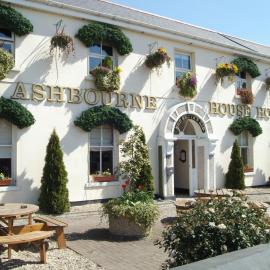 Ashbourne House Hotel، فندق في أشبورني