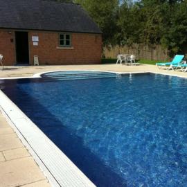 Castleford Cottage , Lowermill Estate, hotel em Somerford Keynes