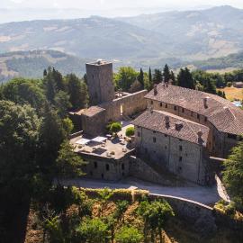 Castello Di Petroia Dimora d'Epoca，古比奧的飯店