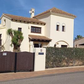 HL 005 Holiday Rentals 3 bedroom 2 bathroom villa
