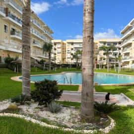 Bouznika Beach appartement avec piscine, hotel a Bouznika