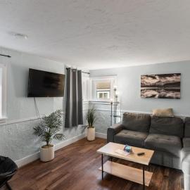 Borealis Barnhouse - Slumber 7, hotell Anchorage’is