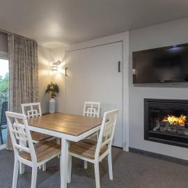 Riverside Condo located Downtown Enjoy Nightlife, hotel in Bend