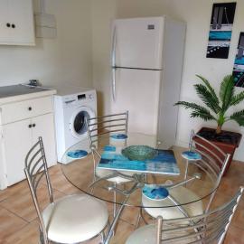 The Cupid Chalet Studio: Belmont şehrinde bir otel