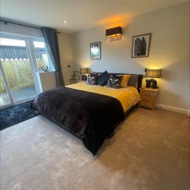 Bumblebee Barn, Luxury contemporary holiday home, hotel in Perranporth